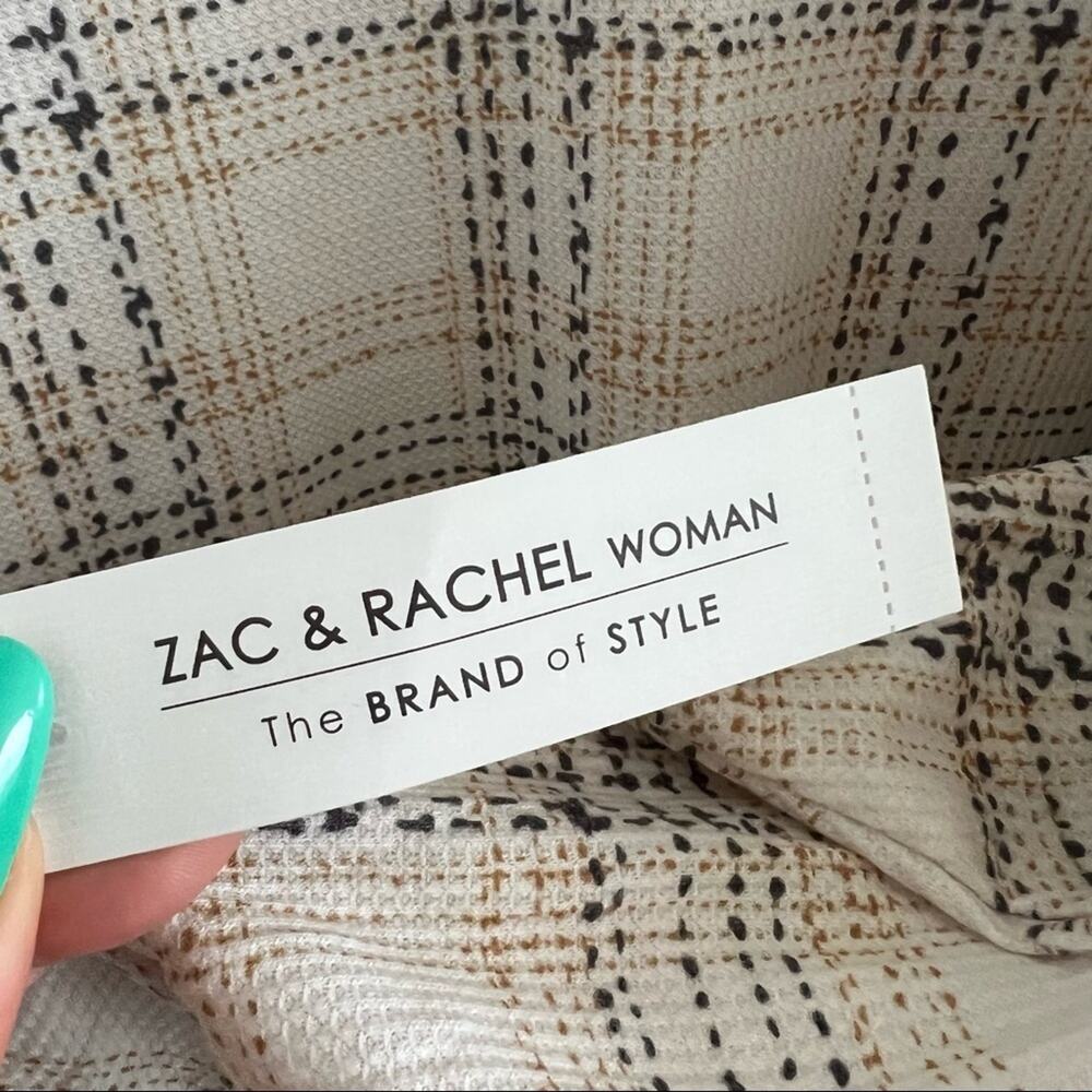 NWT Zac & Rachel Woman Plaid Print V-Neck Ruffle Sleeve Detail 3X - Picture 7 of 9